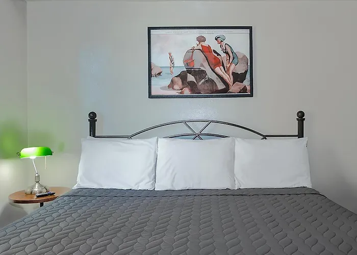 Gardner Hotel & Hostel