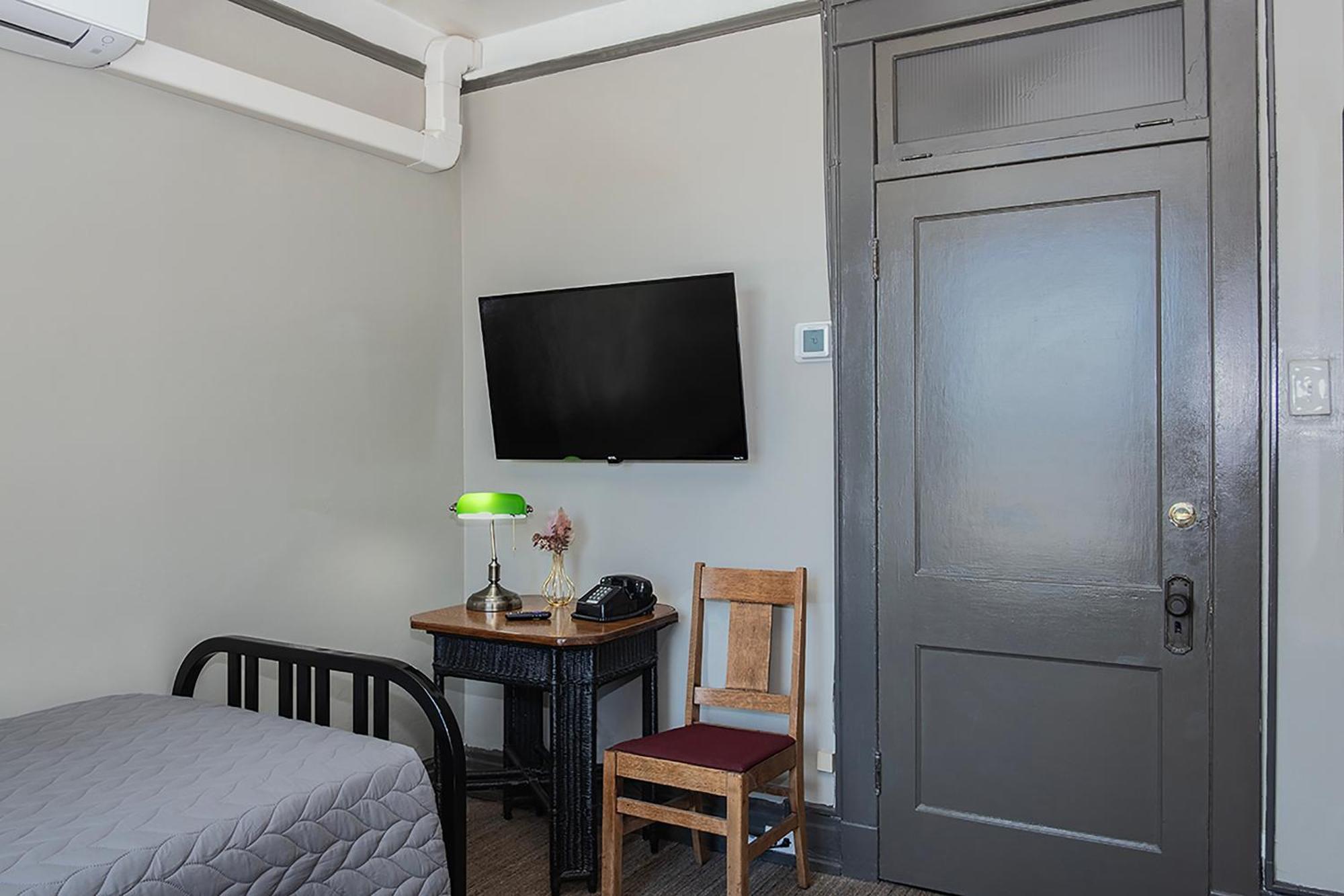 Gardner Hotel 2*