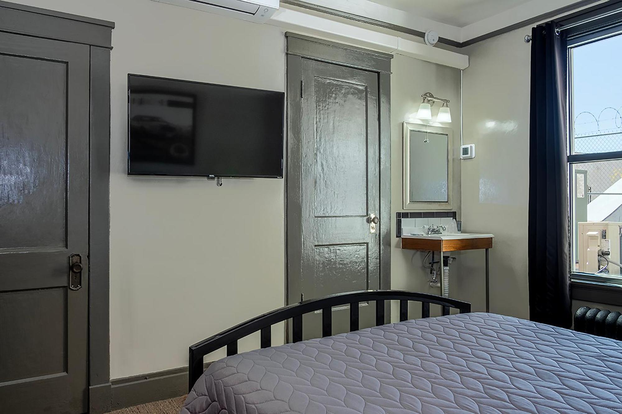 Gardner Hotel 2*